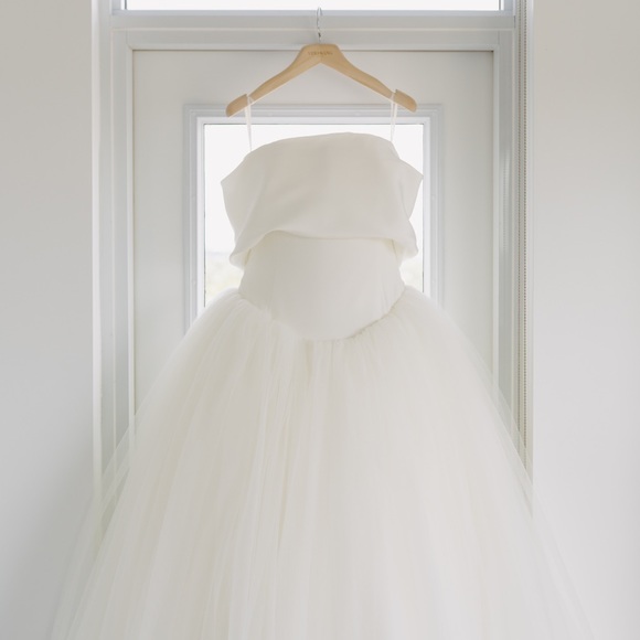 Vera Wang Custom Wedding Dress - Picture 4 of 8